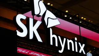 SK Hynix Halts Solidigm IPO Review Amid Regulatory Scrutiny and Market Volatility