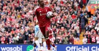 Muñoz Shines as Liverpool Salvages a Point in 2-2 vs Forest