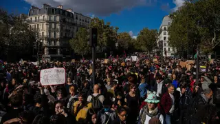 France deploys 3,000 substitute teachers as student protests demand 10 billion euros