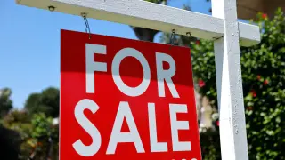 US Housing Hits Record Lows as Rates and AI Boom Squeeze Supply