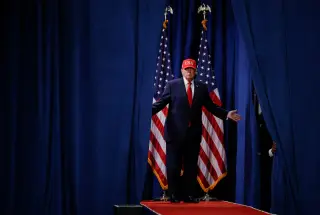 Trump's erratic campaign tour clashes with grim economic polls