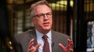 NY Fed's Williams Forecasts No 2027 Rate Hikes, Defying Market Expectations