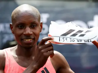 Sawe shatters two-hour barrier to win London Marathon
