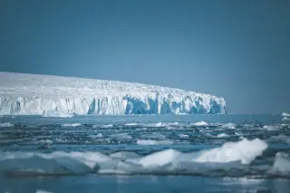 Buried fan-shaped basin beneath East Antarctica hints at Gondwana breakup scars