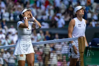 Swiatek grapples with slow serves as Eala shocks Wimbledon