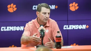 Swinney defends roster strategy after Tigers' lopsided LSU loss
