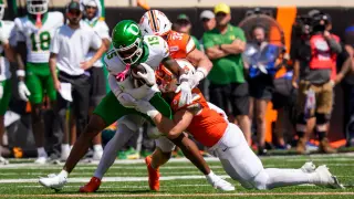Oregon Drops Road Test as Oklahoma State Upsets No. 6 Ducks 39-31