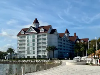 Disney World Removes Hundreds of Alligators After 2016 Tragedy