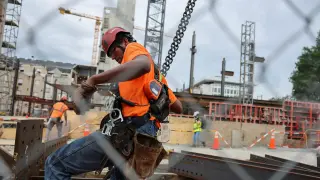 Construction wages sprint ahead as broader pay gains stall