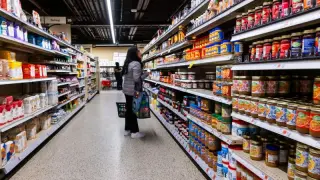 U.S. consumer mood edges up from historic low as inflation fears linger