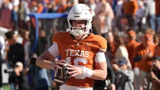 Manning's Late Fumble Ends Texas's Title Hopes in 27-24 Florida Upset