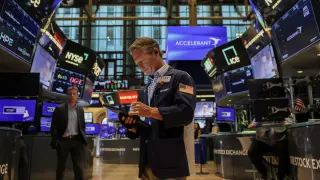 Yields Rise as Payrolls Beat Forecasts, Oil Climbs