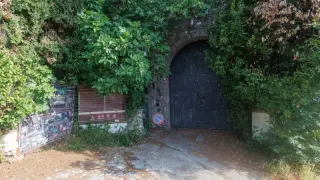 The fake amphitheater that duped tourists ends in prison