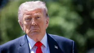 Poll: Trump underwater on all fronts as Democrats edge ahead in midterms