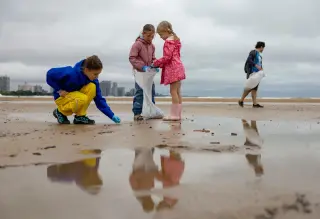 Water Reacts with Microplastics to Create Harmful Radicals, New Study Finds