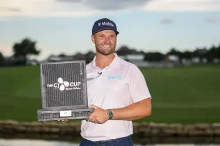 Clark seals CJ Cup Byron Nelson win after mud-ball drama and late burst