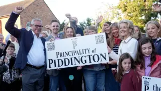 Oxfordshire village declares symbolic independence over migrant housing plan