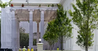 Tarps Hide White House Renovation as Trump Pushes Makeovers