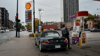 Fuel Costs Defy White House Fixes as Consumer Sentiment Hits Decade Low