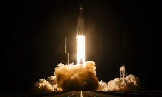 SpaceX Achieves Record Triple Launch, Including First Falcon Heavy for U.S. Spy Agency