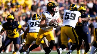 Iowa Stuns Michigan with Last-Second Touchdown in Big Ten Opener