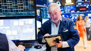 Tech-led rally persists as HPE soars on strong outlook