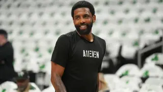 Kyrie Irving Trade Buzz Grows as Mavs Shake Up Front Office