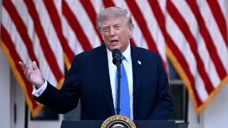 Trump demands Fed rate cuts or he'll halt trade with deficit countries