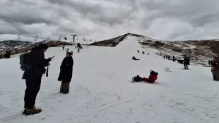 Drought-Driven Snow Shortage Shrinks Santiago’s Andean Ski Season