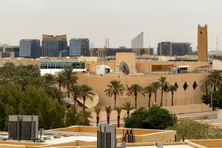 US Orders Non-Emergency Staff to Evacuate Saudi Arabia Amid Escalating Houthi Strikes