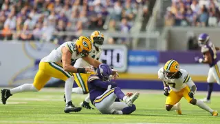 Murray sidelined by concussion as Vikings turn to Wentz