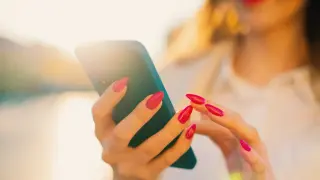 Voice memo sparks TikTok debate on dating honesty and consent