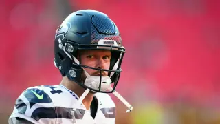 Seahawks weigh Garoppolo as backup after Darnold injury