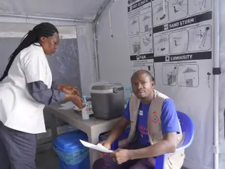 DR Congo starts frontline Ebola vaccination as outbreak toll climbs