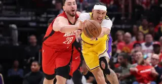 Lakers weather late surge, seize 3-0 series lead in OT