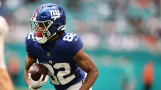 Giants' Calvin Austin carted off practice with knee concern