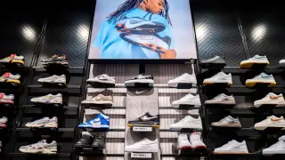 Dick’s Sporting Goods warns of inventory glut as shoppers tighten belts