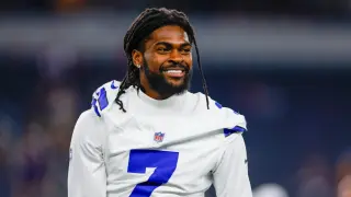 Diggs Eyes Resurgence in Seattle After Knee Surgeries