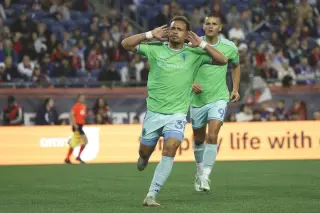 Sounders Extend Unbeaten Streak to Nine with 3-0 Shutout of New England