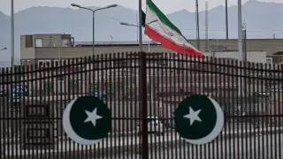 US-Israel weigh land blockade to economically squeeze Iran