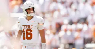 Texas Survives Tennessee Upset Bid in 20-17 Neyland Debut