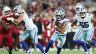 Davis Carted Off Cowboys Practice; Dallas Awaits Injury Update Before Giants Showdown