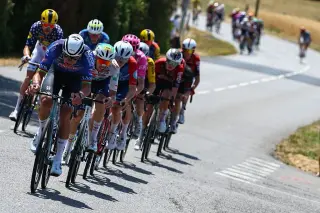 Van der Poel bags stage 9 from breakaway in scorching Ussel