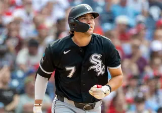 Pirates bolster infield and bullpen with White Sox swap