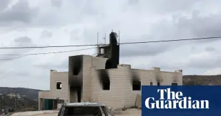 Settler mob overwhelms Israeli forces, burns homes of Palestinian family in West Bank