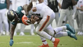 Browns to re-evaluate QB future after Watson's rough return
