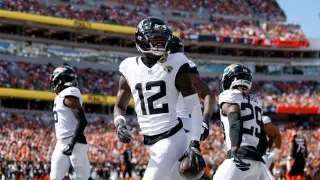 Jaguars sideline Travis Hunter on offense for first time as defensive needs dictate