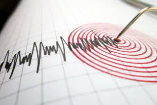 Unsupervised AI Reveals Hidden Precursors to Some Major Earthquakes