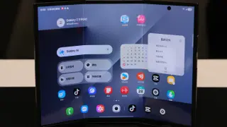 Foldable Phones: Hinges and Battery Life Top the List of Owner Complaints