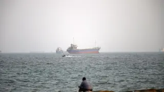 Oil Prices Swing on Houthi Strikes and Hormuz Talks